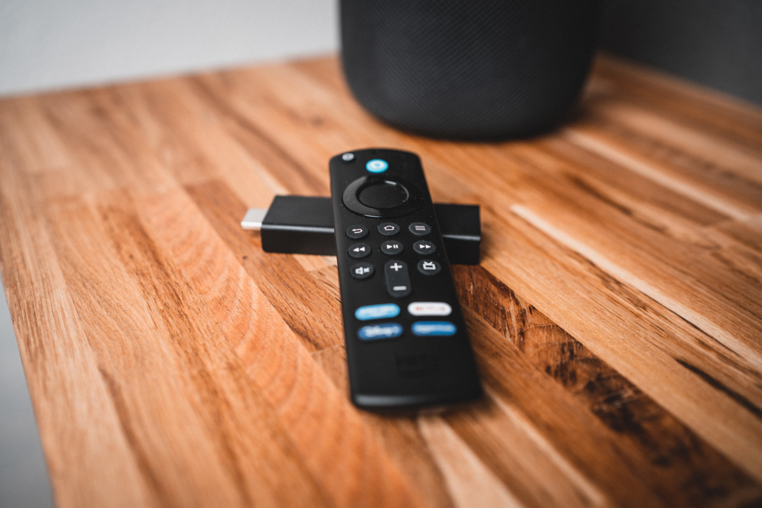 Fire TV Stick Fernbedienung verbinden – So einfach koppelst du sie ...