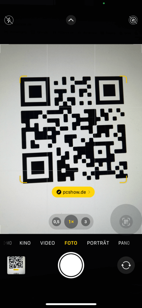 Kamera über einen QR Code halten